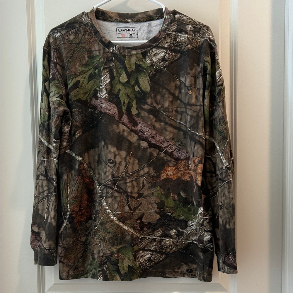 Magellan Outdoors Mossy Oak 3D look
Scene Camouflage Hunt Gear LongSleev Shirt M